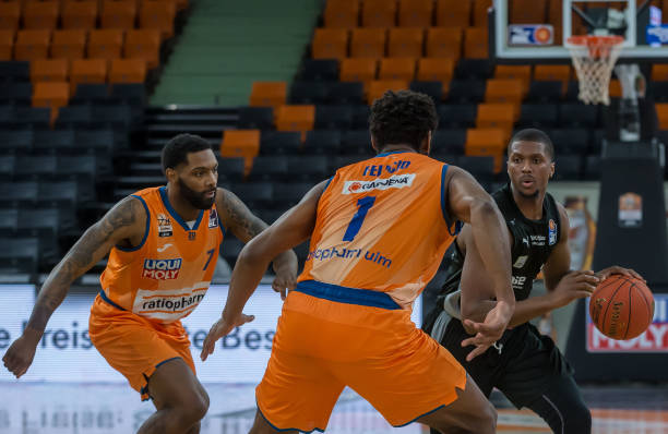 以其强大的 以其强大的